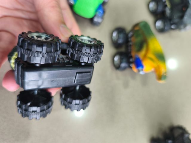 Coches dinosaurio 6 unidades