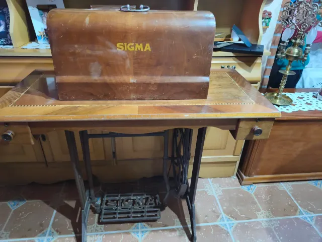 Máquina de coser Sigma antigua