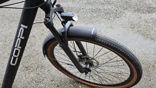 Bici elettrica uomo 28 ammortizzata