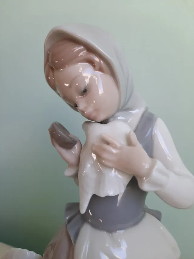 Lladró: Paloma al Regazo