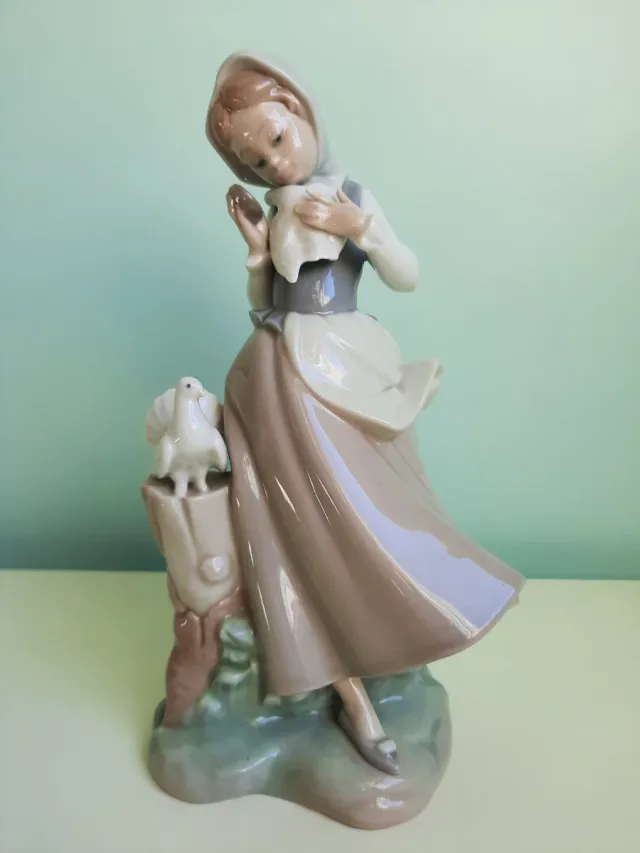 Lladró: Paloma al Regazo