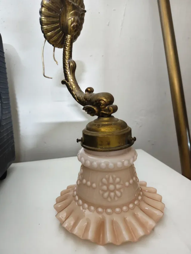 Aplique pared antiguo pez dorado cristal opalino