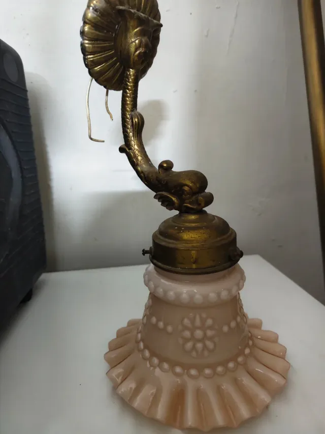 Aplique pared antiguo pez dorado cristal opalino