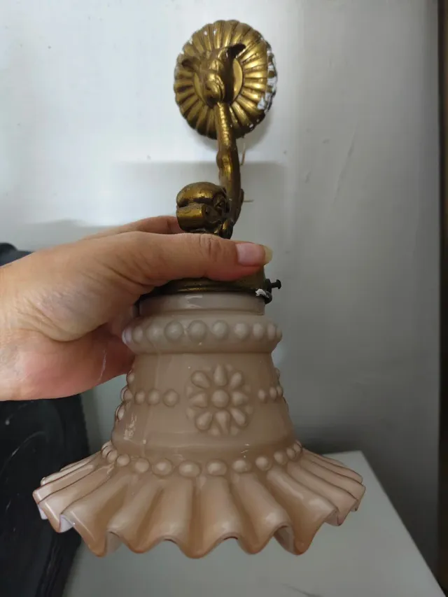 Aplique pared antiguo pez dorado cristal opalino