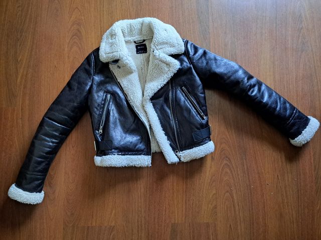 Chaqueta efecto cuero y borreguito