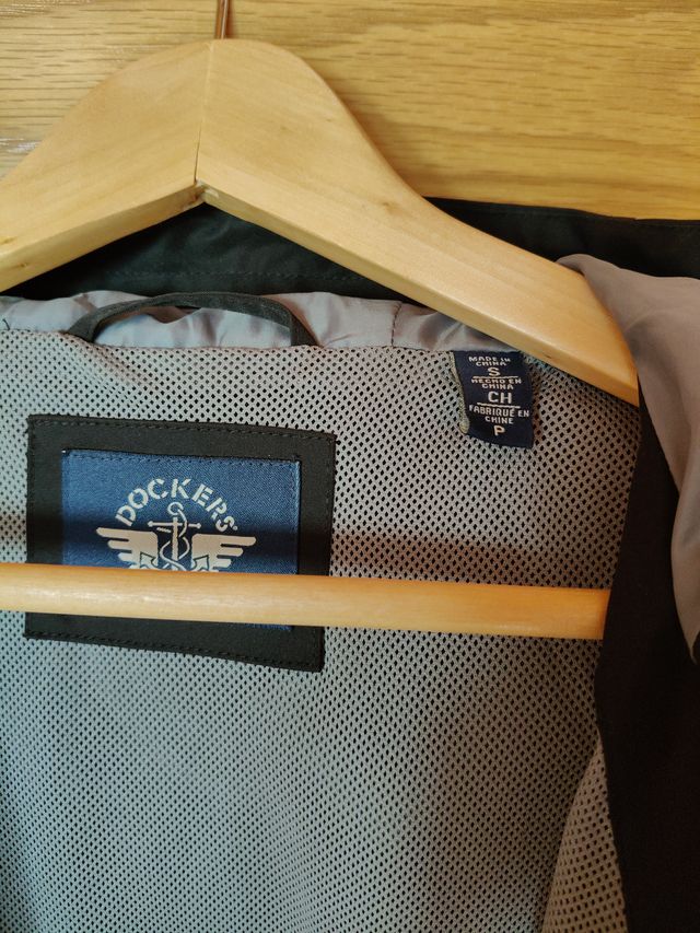 Cazadora Dockers Talla S Negra con capucha