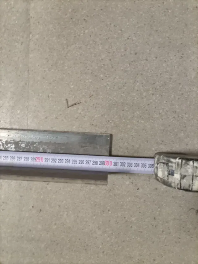 Ángulo metálico 60x60