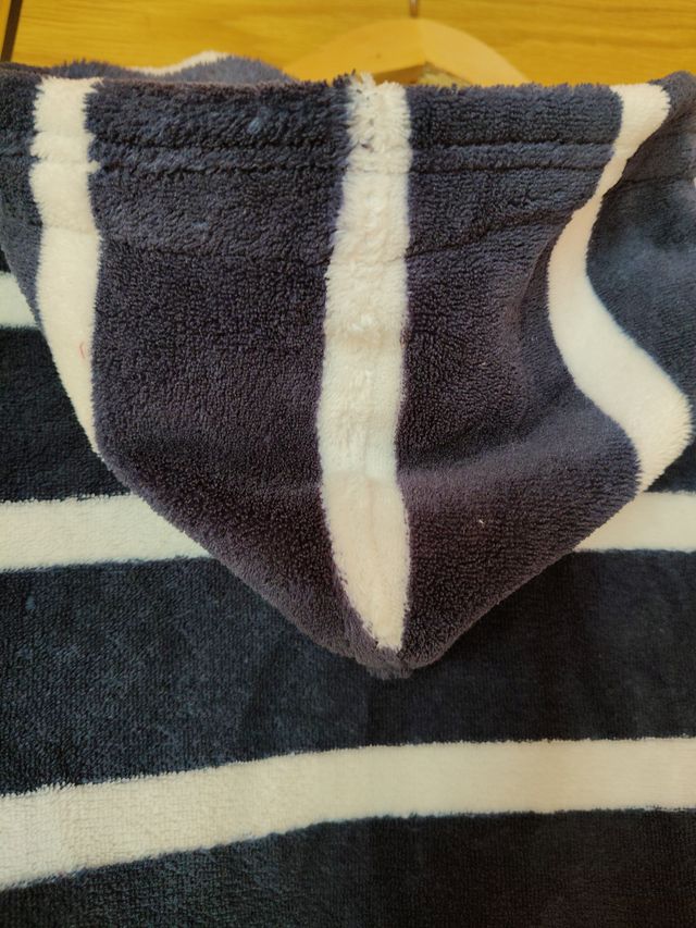 Bata niño Talla 10 con capucha, calentita