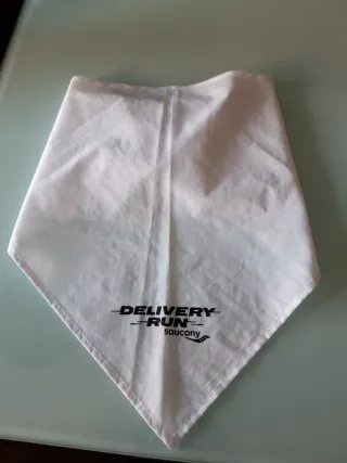 Pañuelo grande tipo bandana blanco 80x30cm Saucony