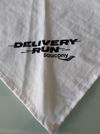 Pañuelo grande tipo bandana blanco 80x30cm Saucony