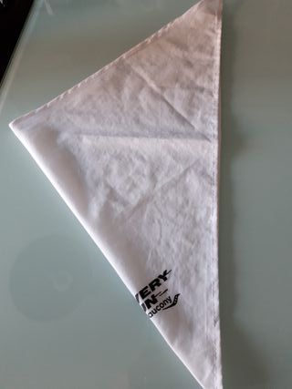 Pañuelo grande tipo bandana blanco 80x30cm Saucony