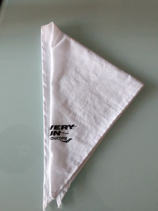 Pañuelo grande tipo bandana blanco 80x30cm Saucony
