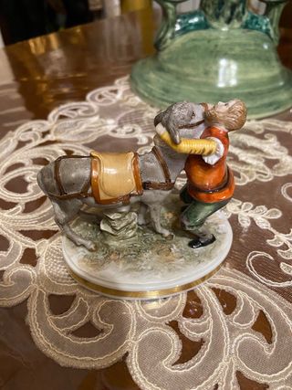 Statua ragazzo con asino in ceramica vintage