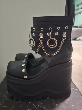 Demonia Wave 22 Plataforma