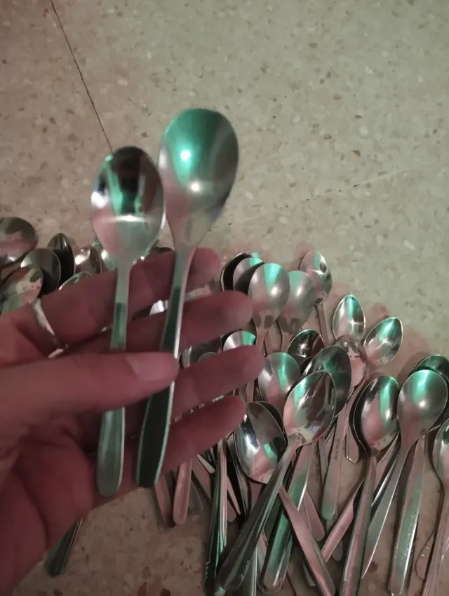 Cucharillas pequeñas de metal