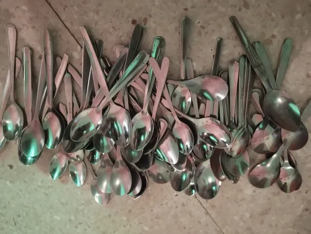 Cucharillas pequeñas de metal