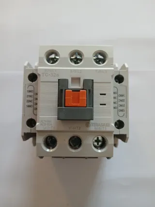 2 Contattori Terasaki TC-32a 32A