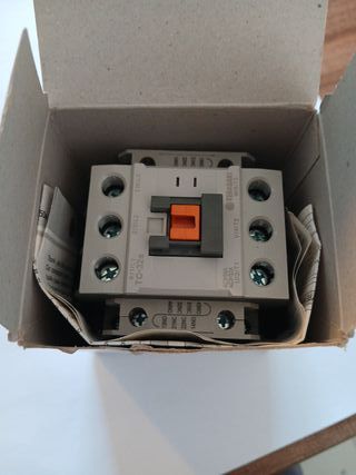 2 Contattori Terasaki TC-32a 32A