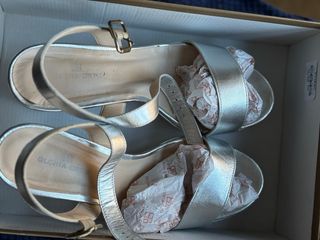 Sandalias Gloria Ortiz plateadas talla 39