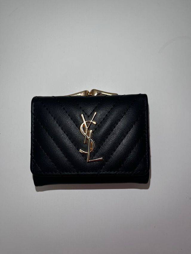 Portafoglio Saint Laurent nero con logo oro