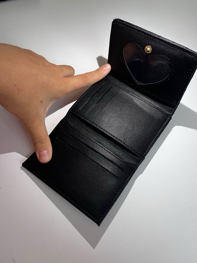 Portafoglio Saint Laurent nero con logo oro