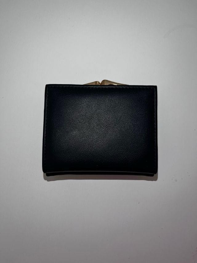 Portafoglio Saint Laurent nero con logo oro
