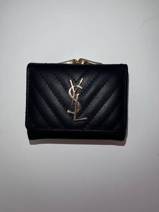 Portafoglio Saint Laurent nero con logo oro