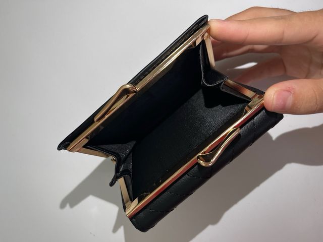 Portafoglio Saint Laurent nero con logo oro