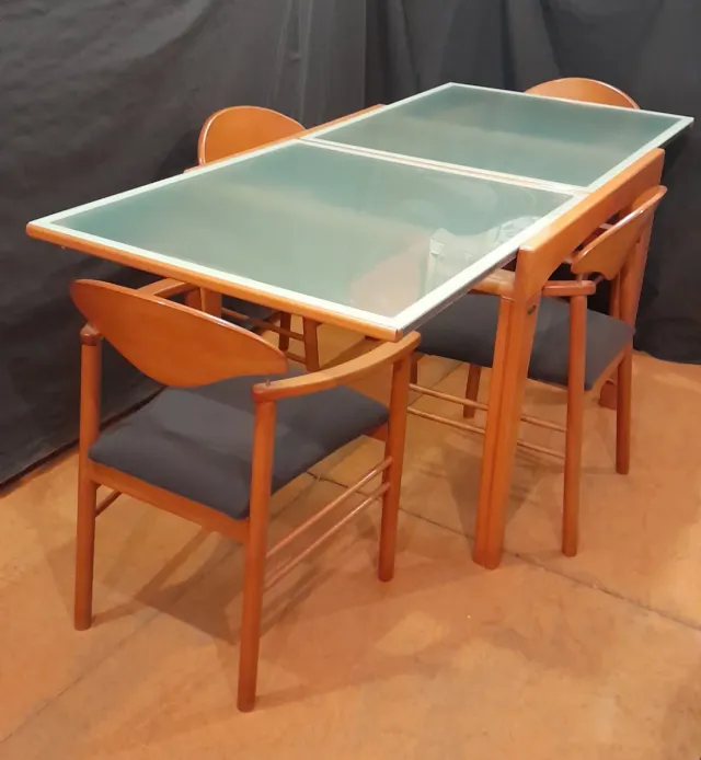 Mesa extensible y 4 sillas