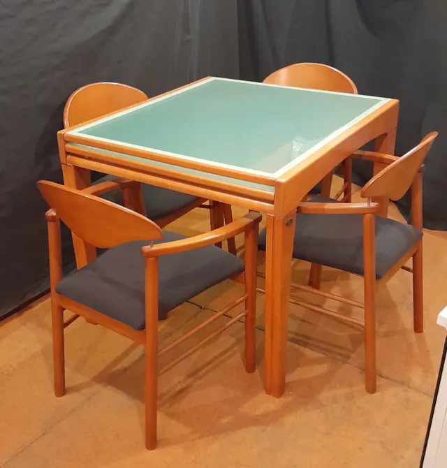 Mesa extensible y 4 sillas