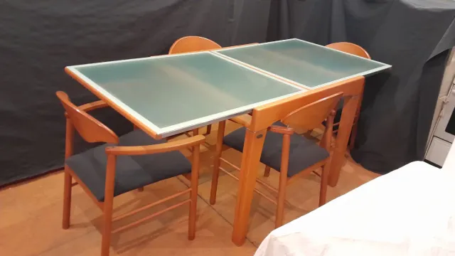 Mesa extensible y 4 sillas