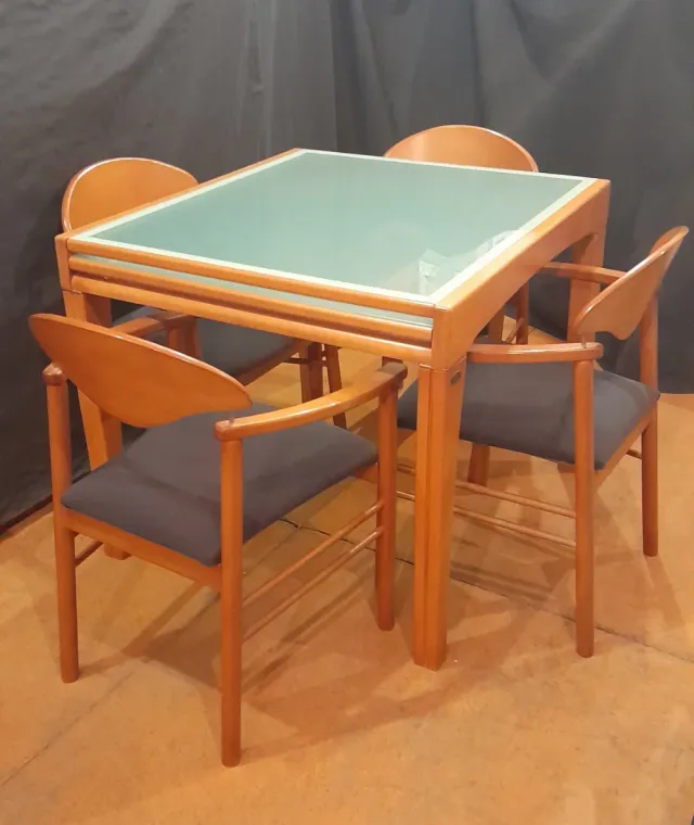 Mesa extensible y 4 sillas