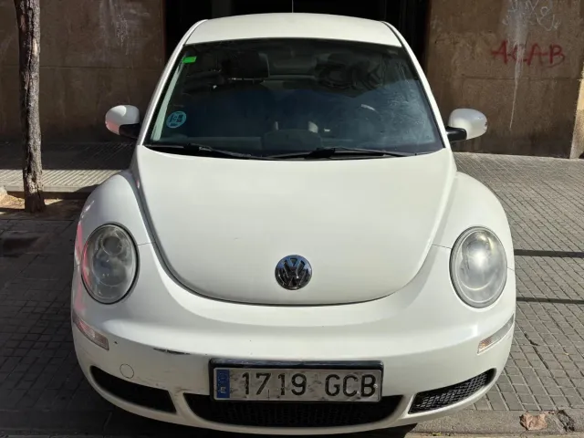 Volkswagen new beetle motor 1.6 (102 CV) año 2008.