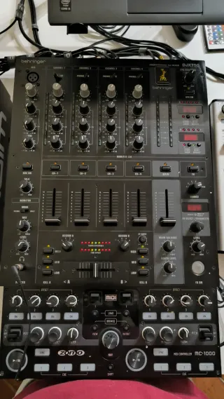 Behringer DJX750 Mixer DJ