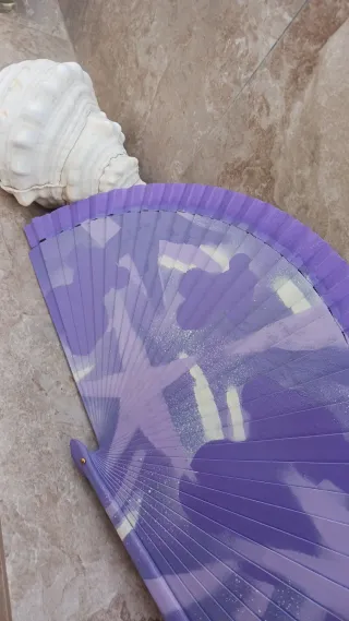 Abanico de madera pintado a mano