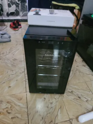 Cantinetta vino Saivod 8 bottiglie + cavatappi