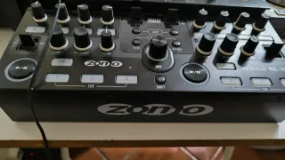 Controlador DJ Zomo MC 1000 MIDI 4 Canais