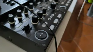 Controlador DJ Zomo MC 1000 MIDI 4 Canais