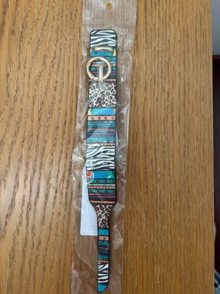 Pulsera estilo étnico con hebilla dorada