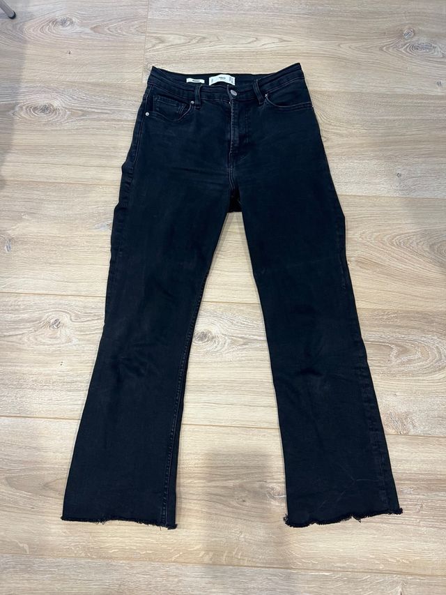 Pantalón negro Mango flare