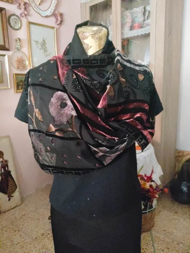 Pañuelo cuello Punto Roma negro y rojo