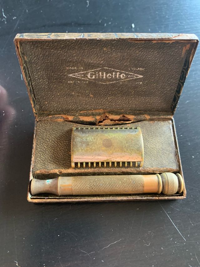 Scatola e rasoio antichi Gillette