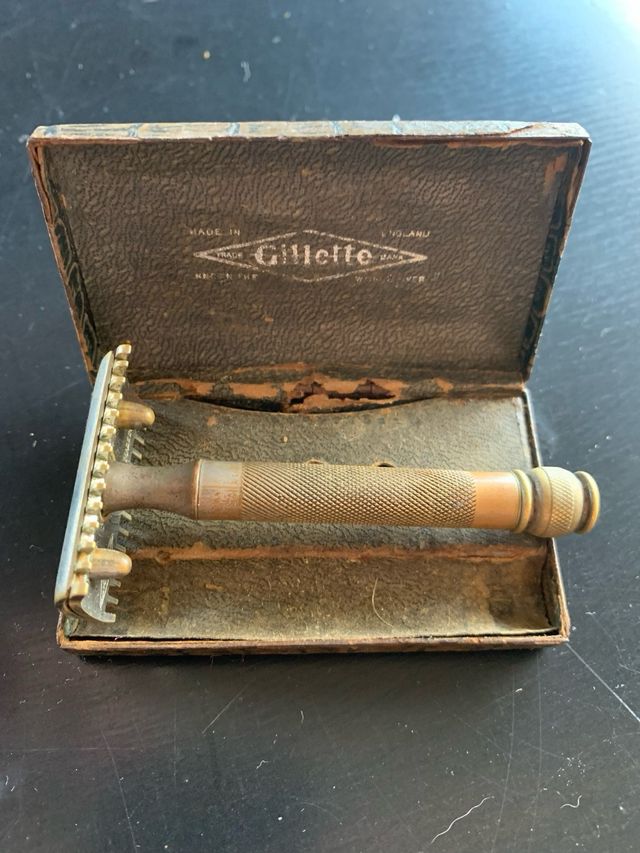 Scatola e rasoio antichi Gillette