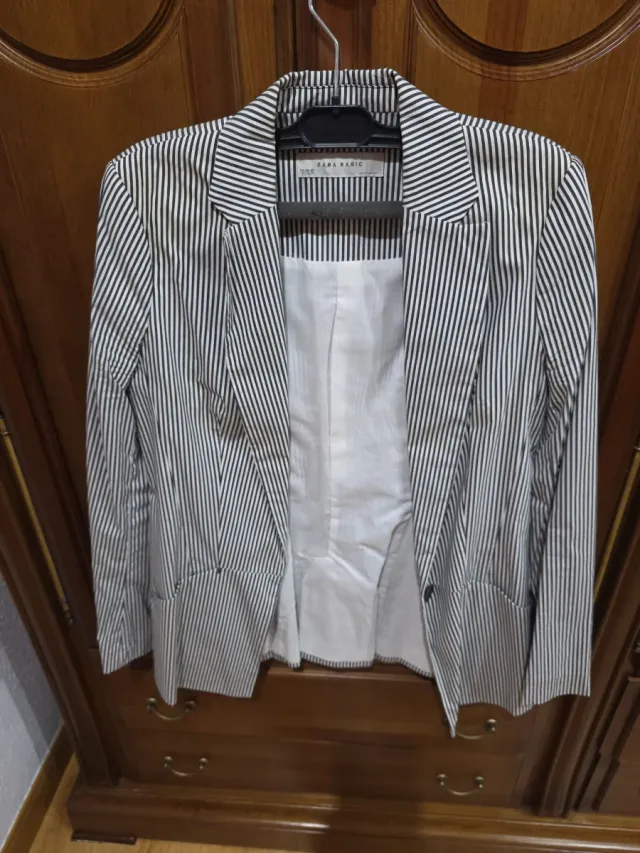 Blazer ZARA BASIC rayas blanco y negro