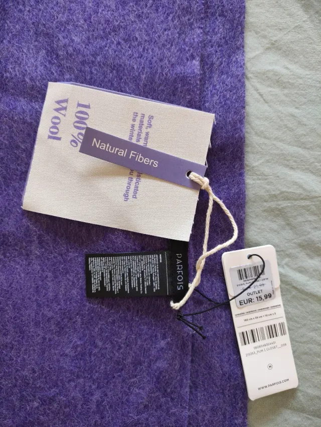 Bufanda violeta con flecos