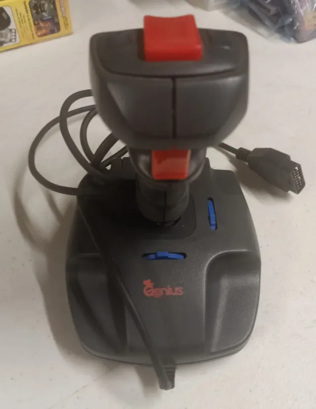 Joystick Genius modello J-08