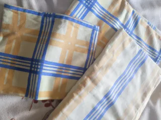 Lenzuola lettino a righe e quadri