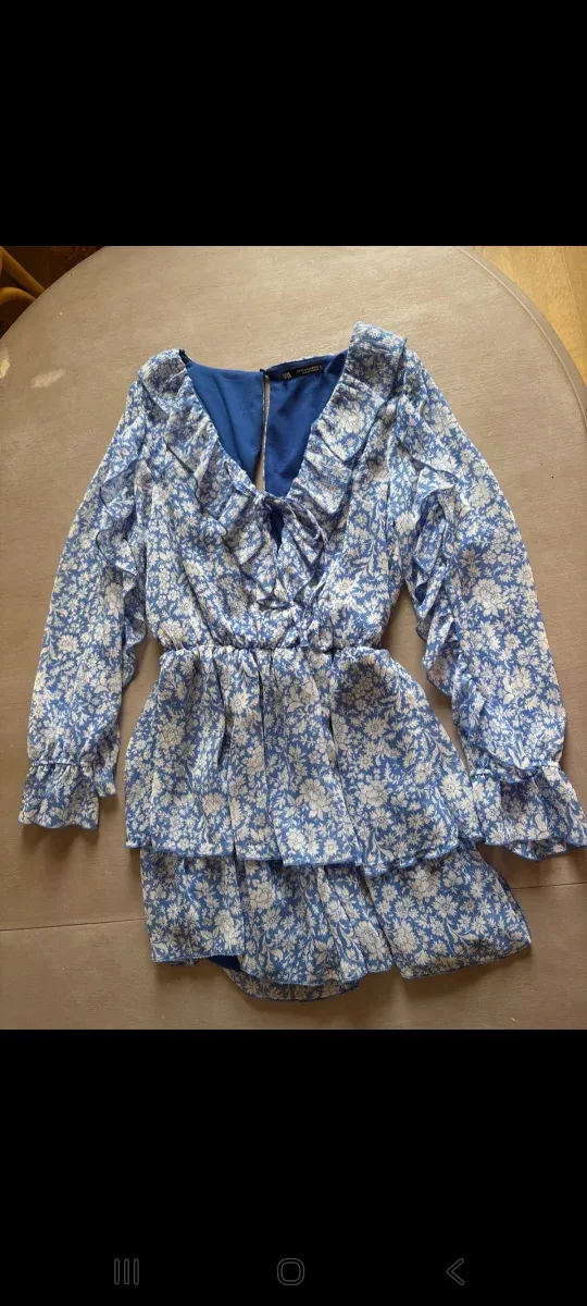 Vestido floral azul y blanco