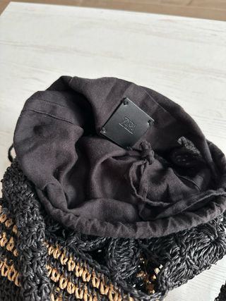 Bolso de rafia negro y marrón