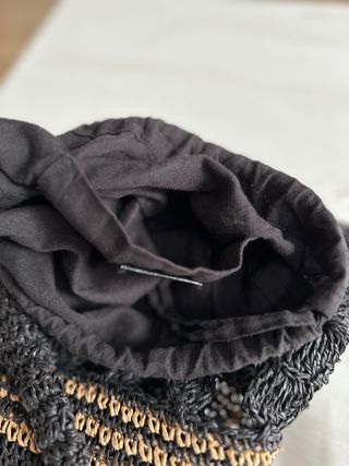 Bolso de rafia negro y marrón